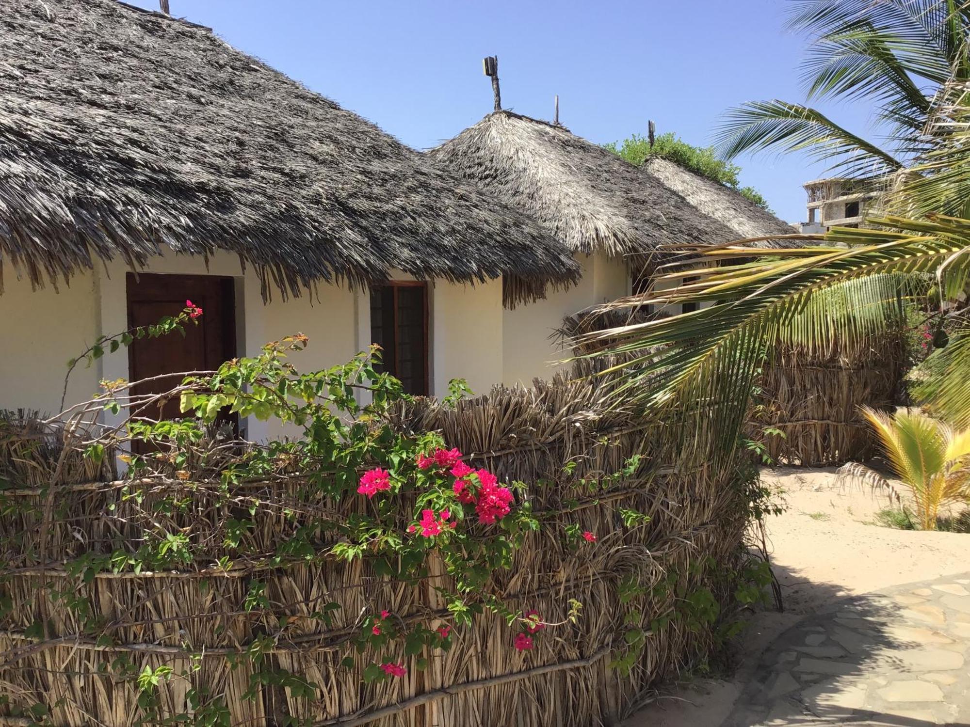 Mambrui Golden Beach Bar And Cottages Ngoại thất bức ảnh